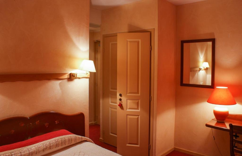 Logis Auberge Saint Simond Aix-les-Bains Room photo